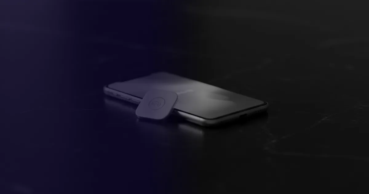 Capa da categoria conectividade: tag NFC e celular conectando o físico ao digital
